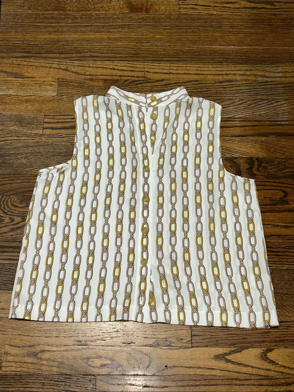 Ann Taylor White Sleeveless Button Front Tank with Gold Chain Print